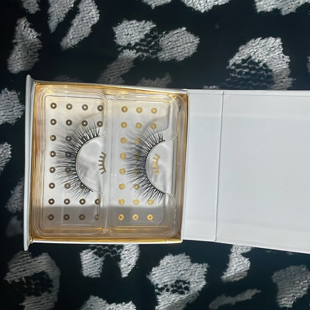 Makeup bundle - Picture 3 of 6
